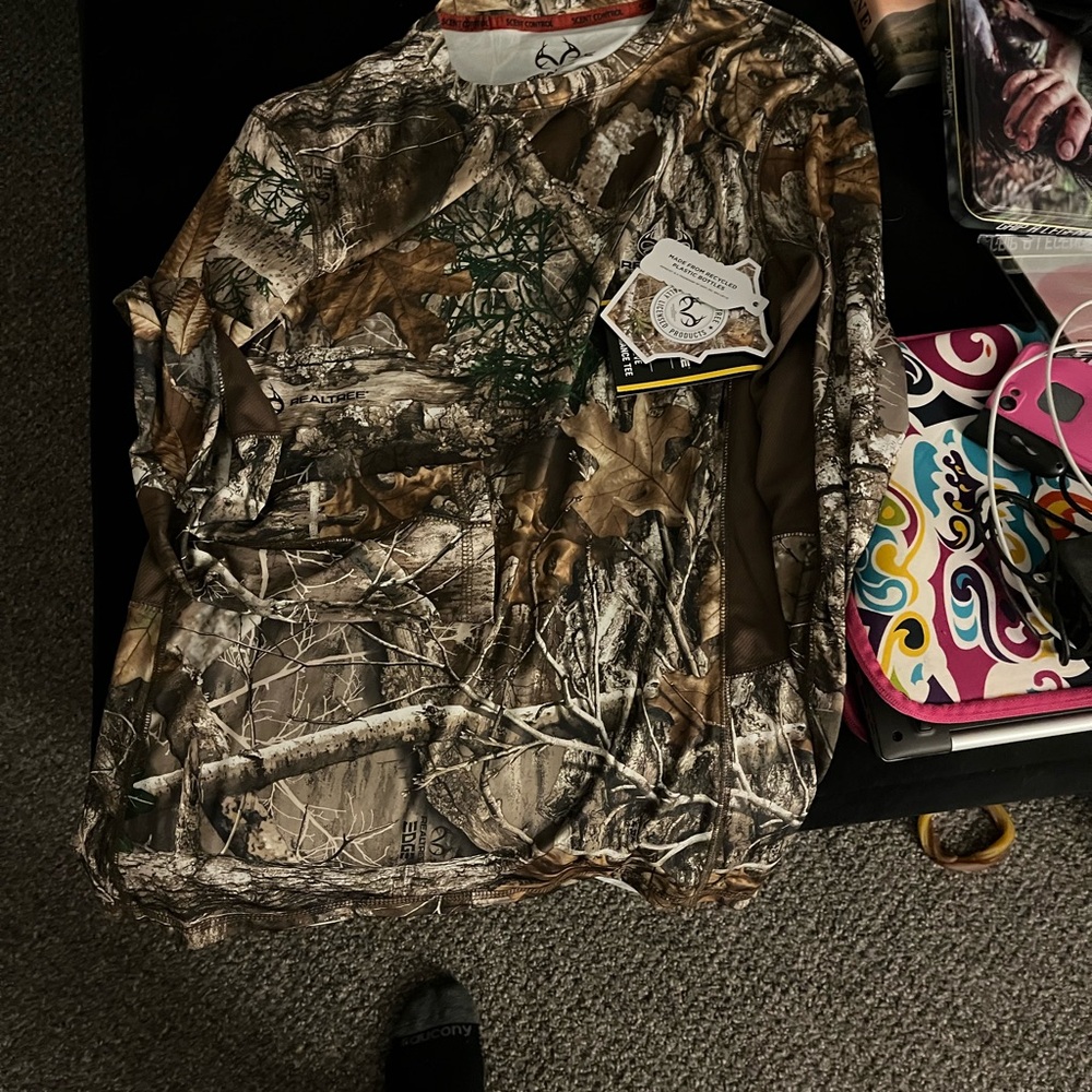 Realtree Men's Camouflage Tee - Brown and Green